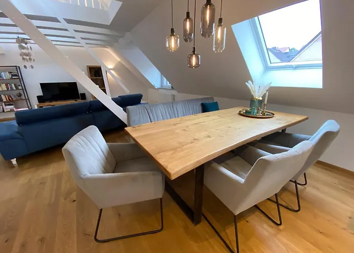 Neues Inserat, modernes Penthouse, nahe Würzburg