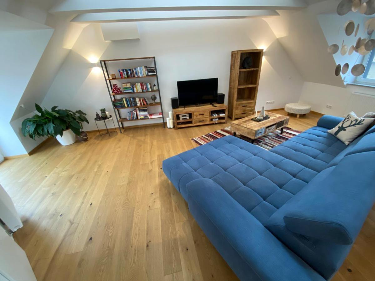 Neues Inserat, Modernes Penthouse, Nahe Würzburg *